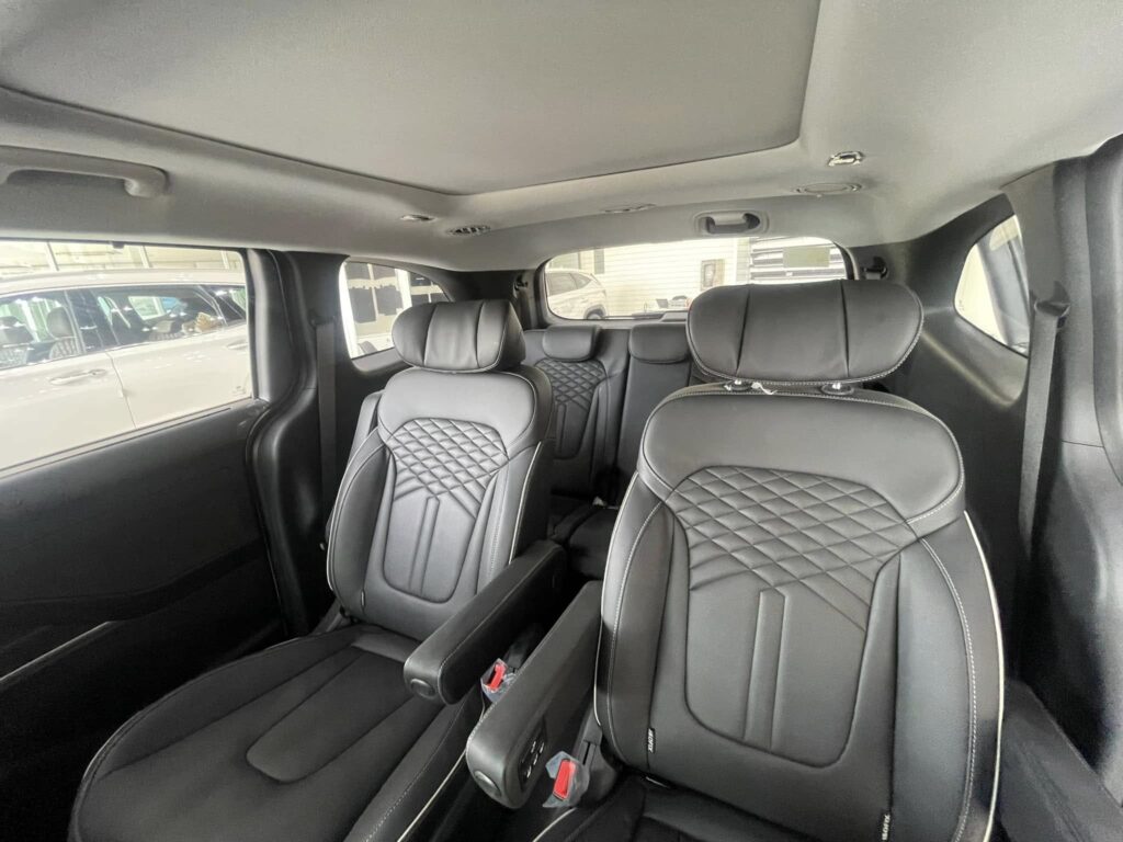 Hàng ghế 2 và 3 của Hyundai Custin