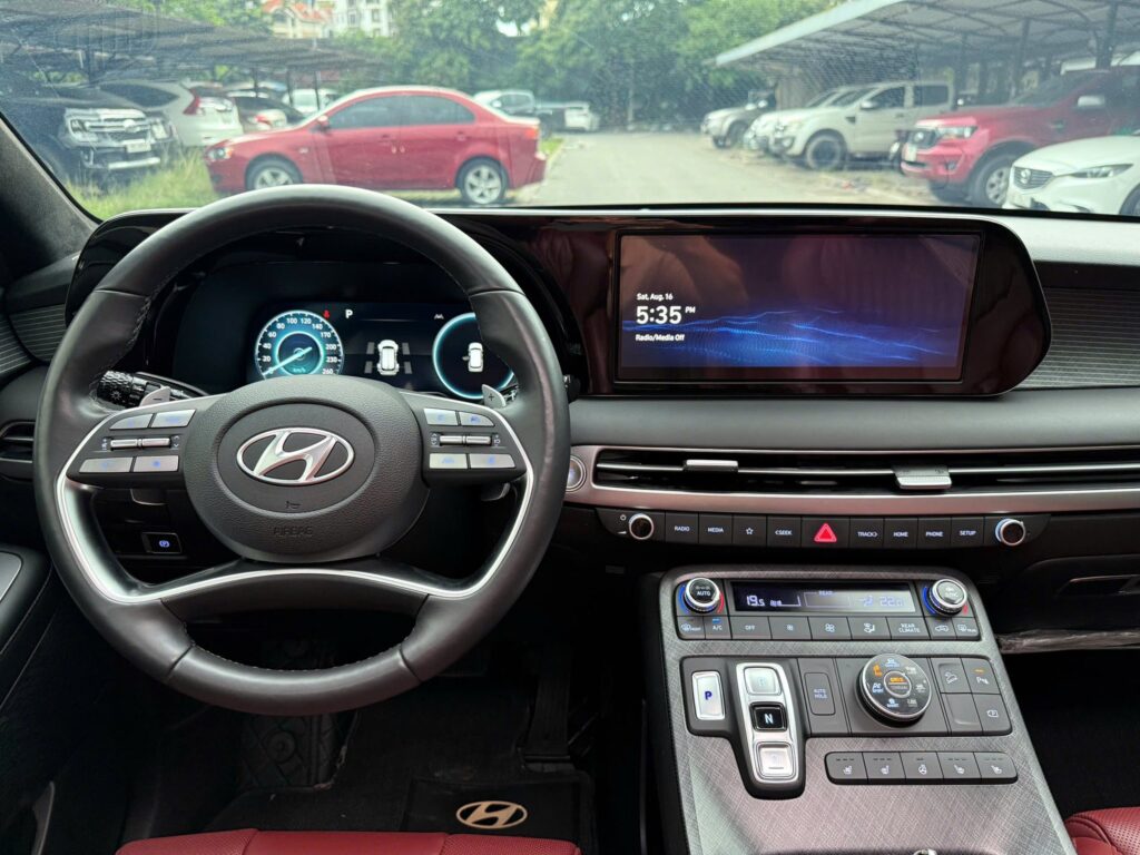 Nội thất Hyundai Palisade 2.2D Prestige 6 ghế màu Đen.