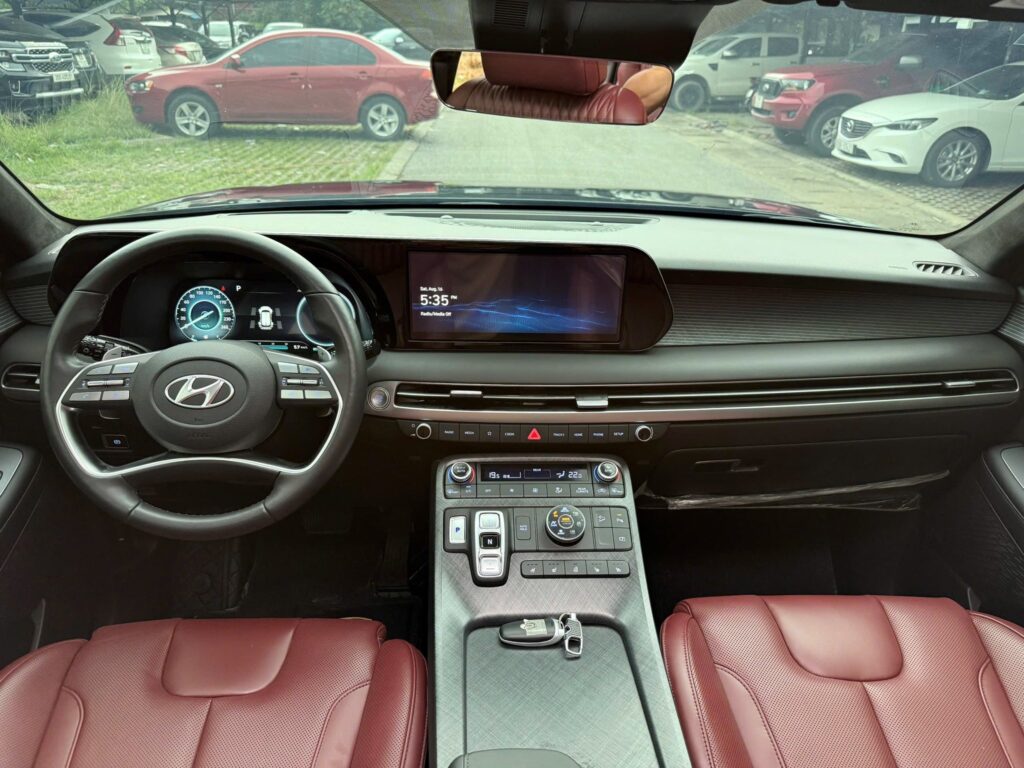 Nội thất Hyundai Palisade 2.2D Prestige 6 ghế màu Đen.