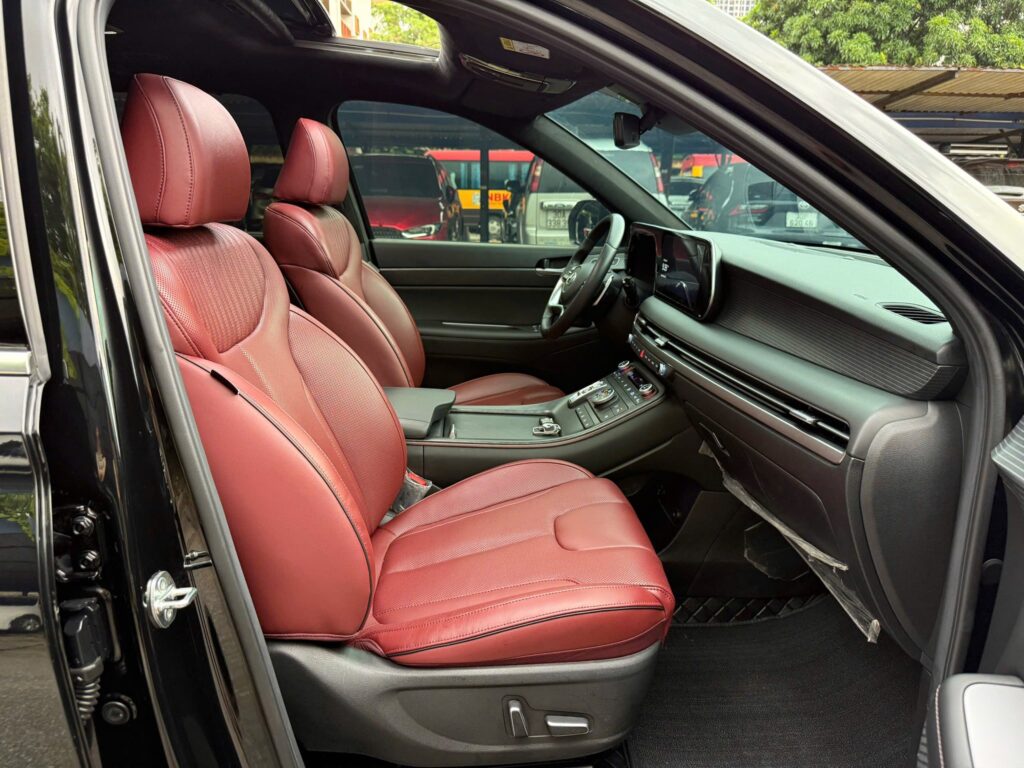 Nội thất Hyundai Palisade 2.2D Prestige 6 ghế màu Đen.