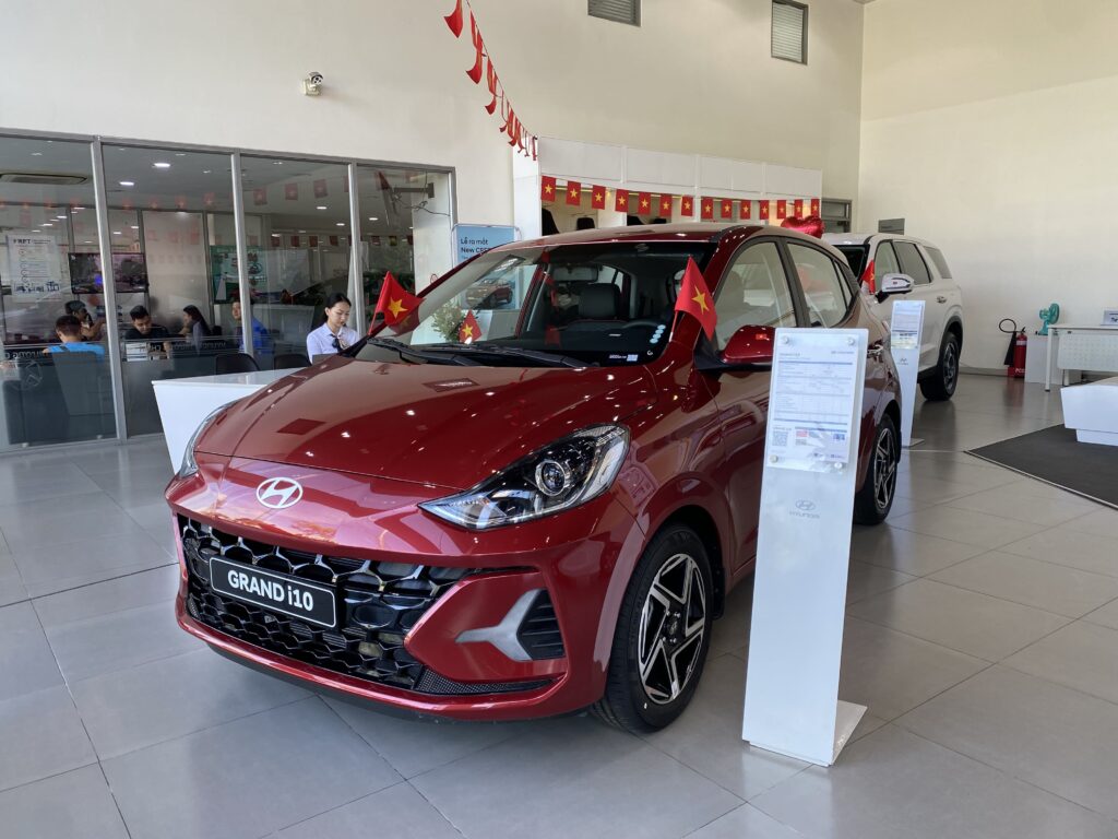 Hyundai Grand i10 1.2AT Hatchback màu Đỏ