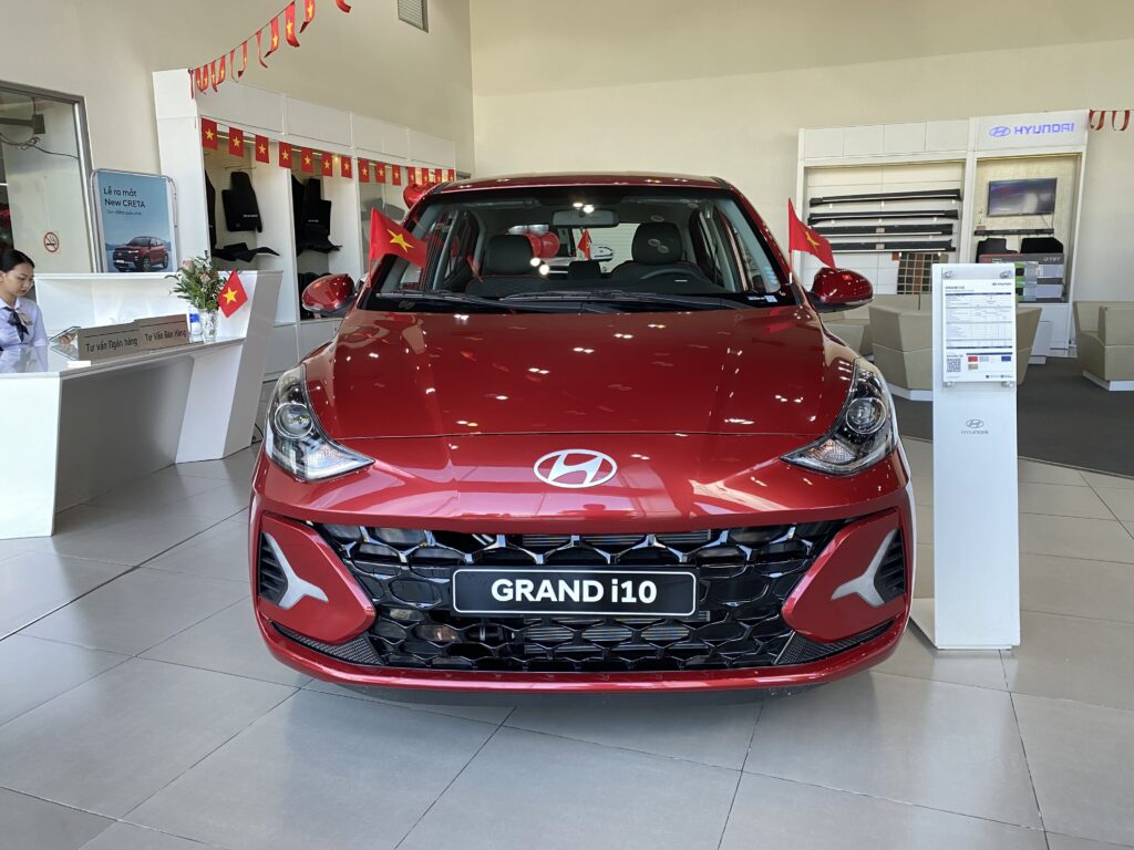 Hyundai Grand i10 1.2AT Hatchback màu Đỏ