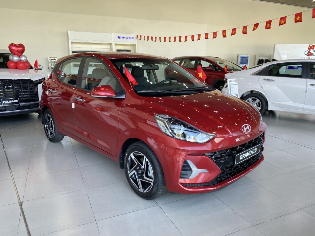 Hyundai Grand i10 1.2AT Hatchback màu Đỏ