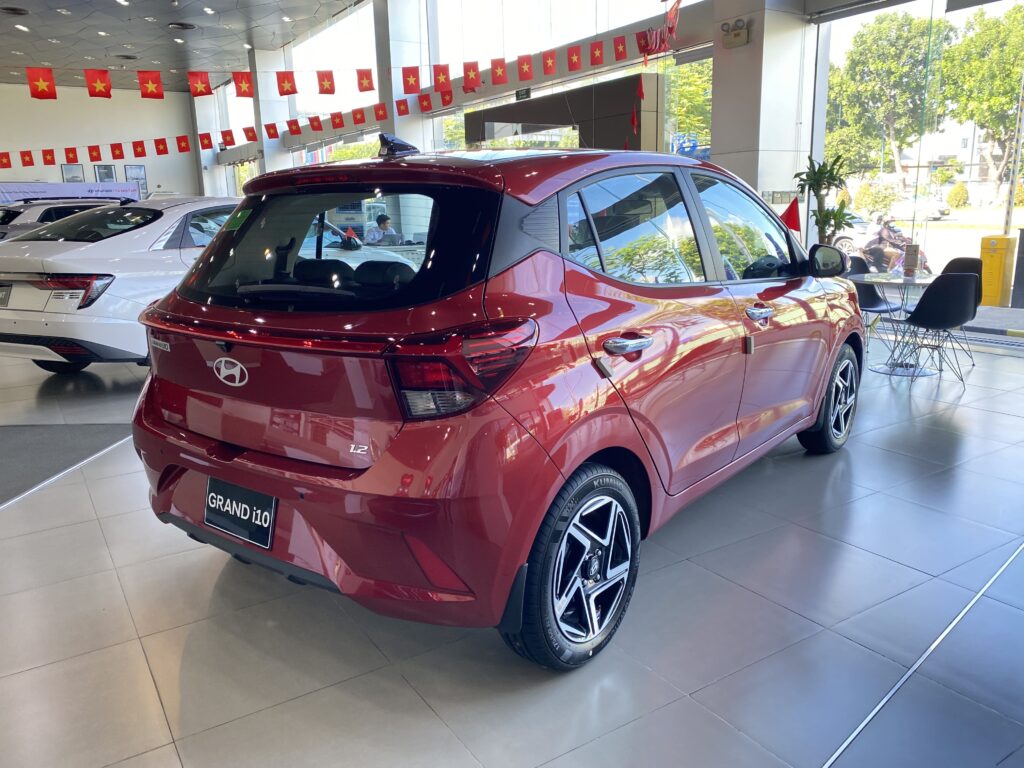 Hyundai Grand i10 1.2AT Hatchback màu Đỏ